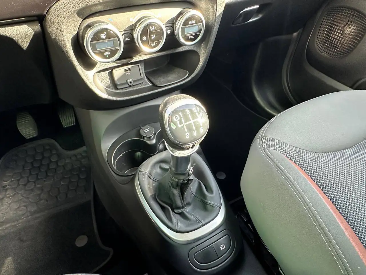 Fiat 500L снимка Fiat 500L