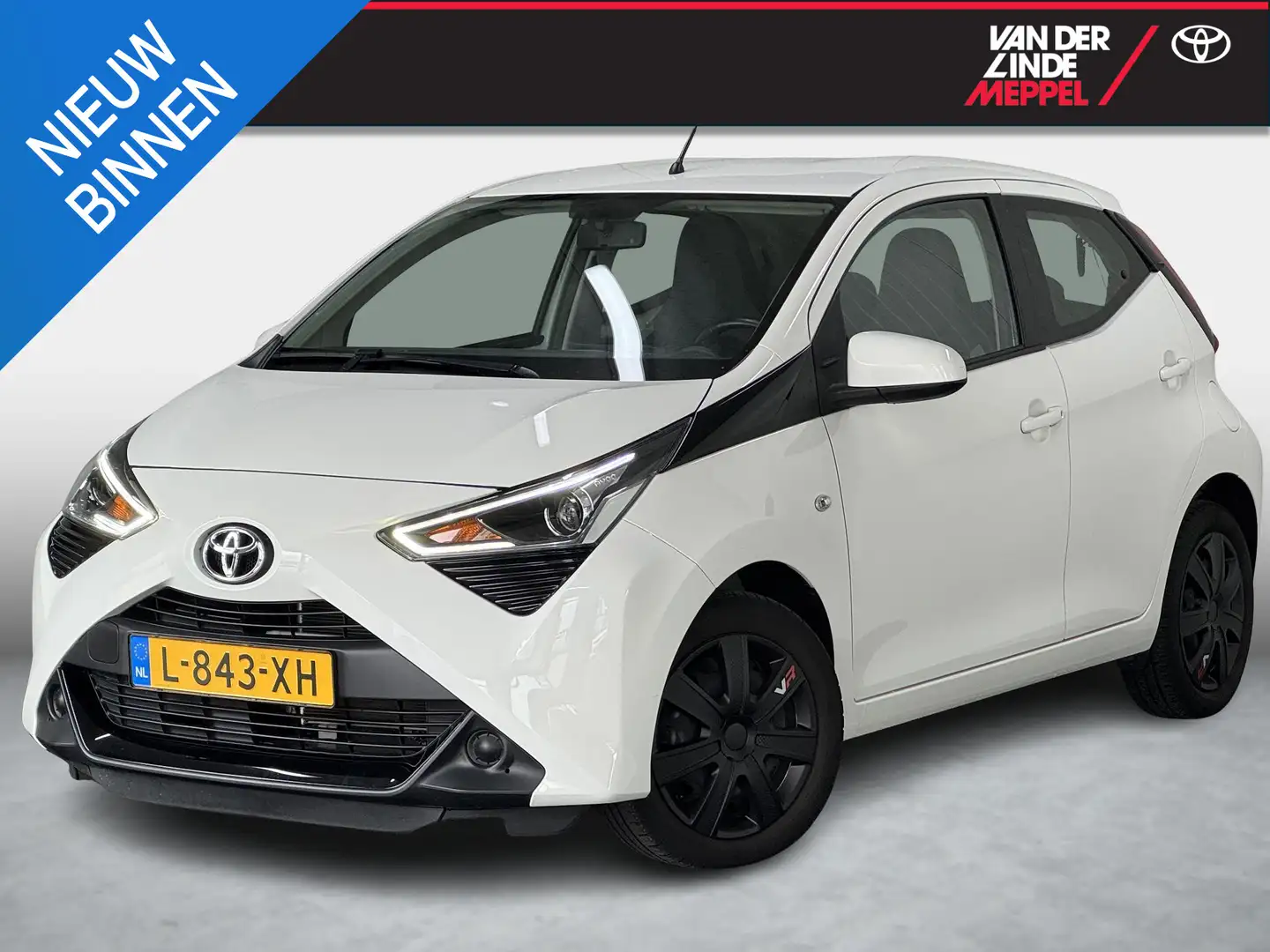 Toyota Aygo 1.0 VVT-i X-Play Apple Carplay Airco NL Wit - 1