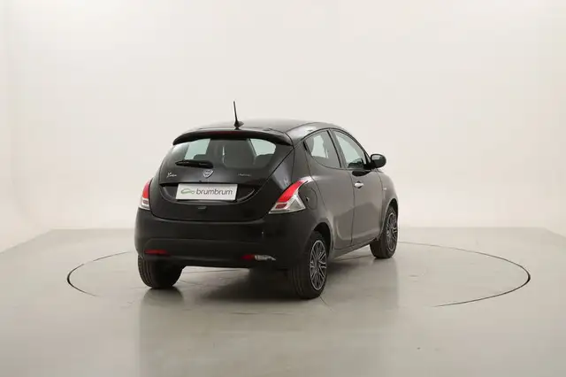 Lancia Ypsilon view 5
