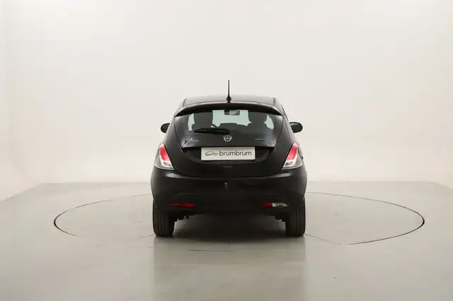 Lancia Ypsilon view 4