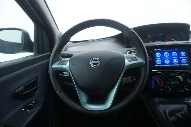 Lancia Ypsilon view 11