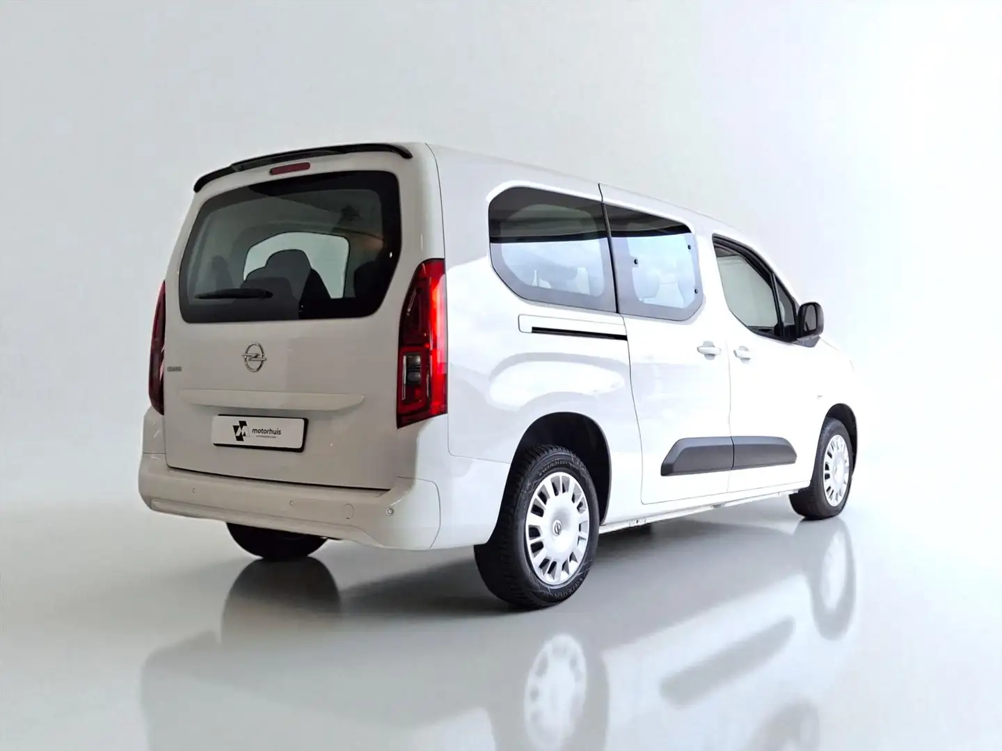 Opel Combo Tour 1.2 Turbo 110pk L2 XL 7pl. Edition NAVI PDC A Wit - 2