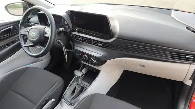 Hyundai i20 view 10