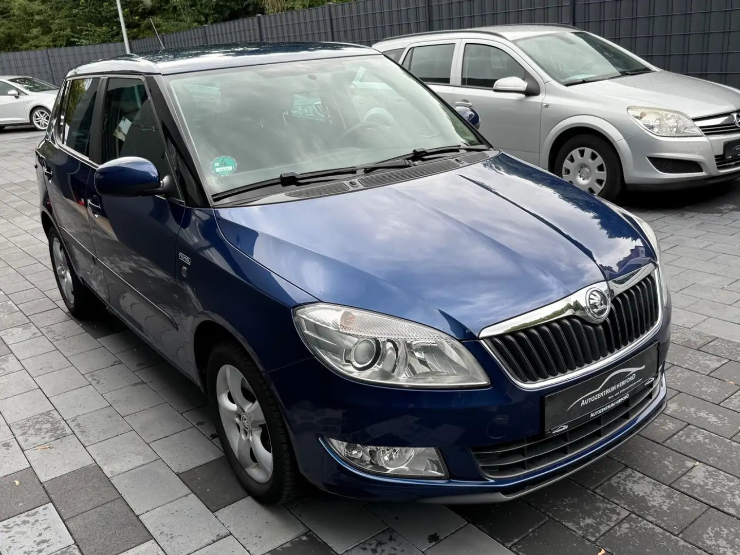 Skoda Fabia 1.2 Family Klima SHZ Tempomat AHK Azul - 2