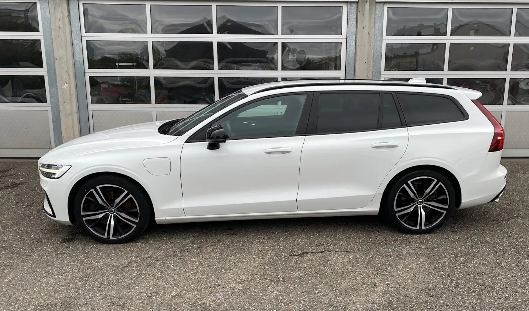 Volvo V60 T8 R-Design Plug-In Hybrid AWD Weiß - 2