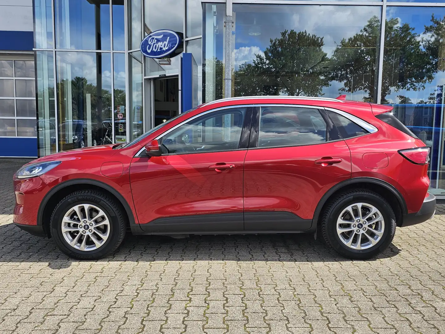 Ford Kuga 2.5 PHEV Titanium 225pk |  Afneembare Trekhaak | 1 Rouge - 2