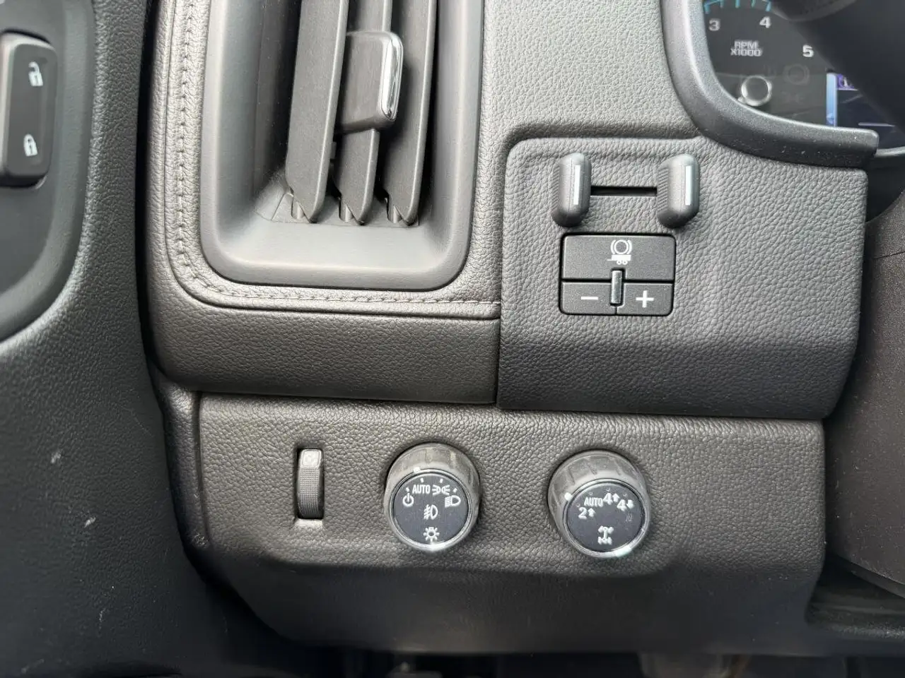 GMC Canyon снимка GMC Canyon