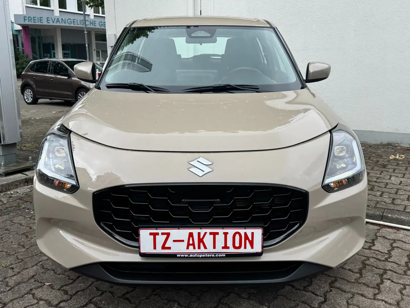 Suzuki Swift 1.2 Hybrid Allrad Club* Navi, Kamera, PDC* Beige - 2