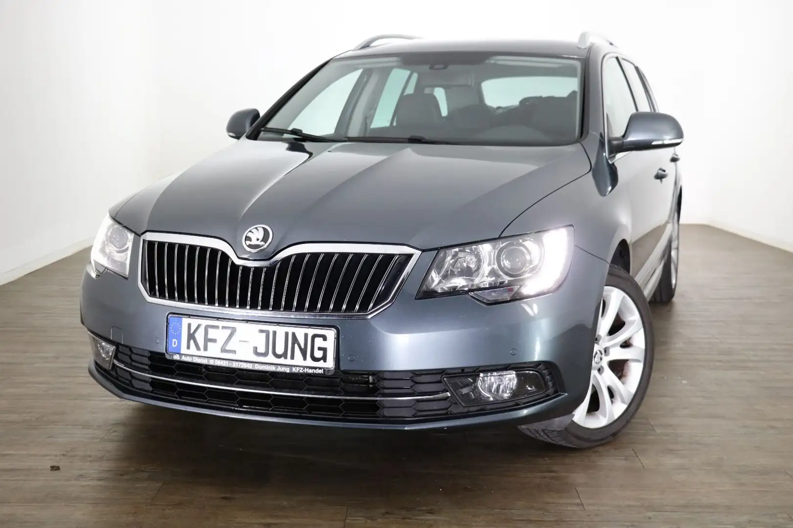Skoda Superb Combi*4x4*Navi*Leder*HU/AU+Service neu Gris - 2