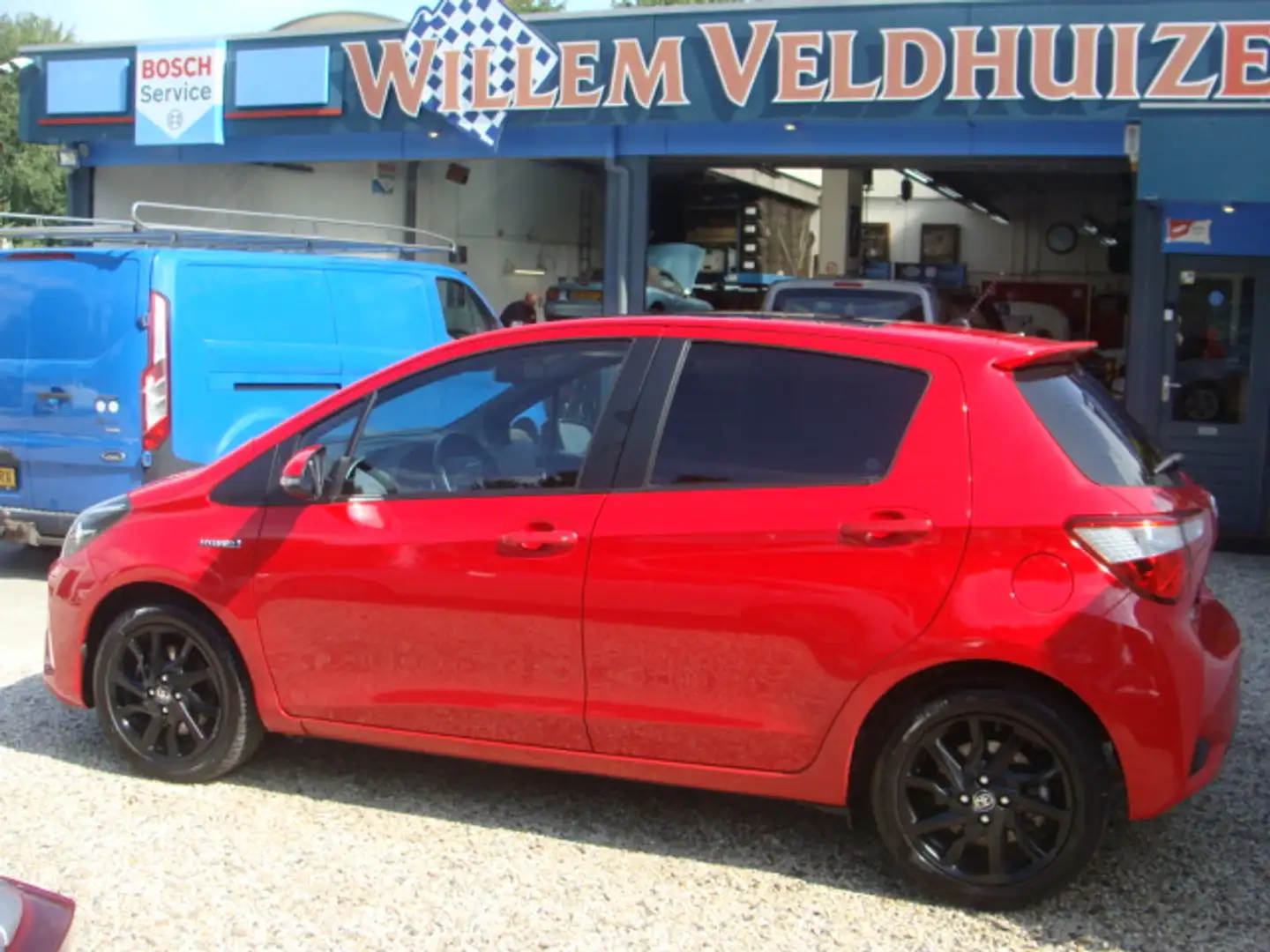 Toyota Yaris 1.5 Hybrid 5drs Automaat Premium Rouge - 2