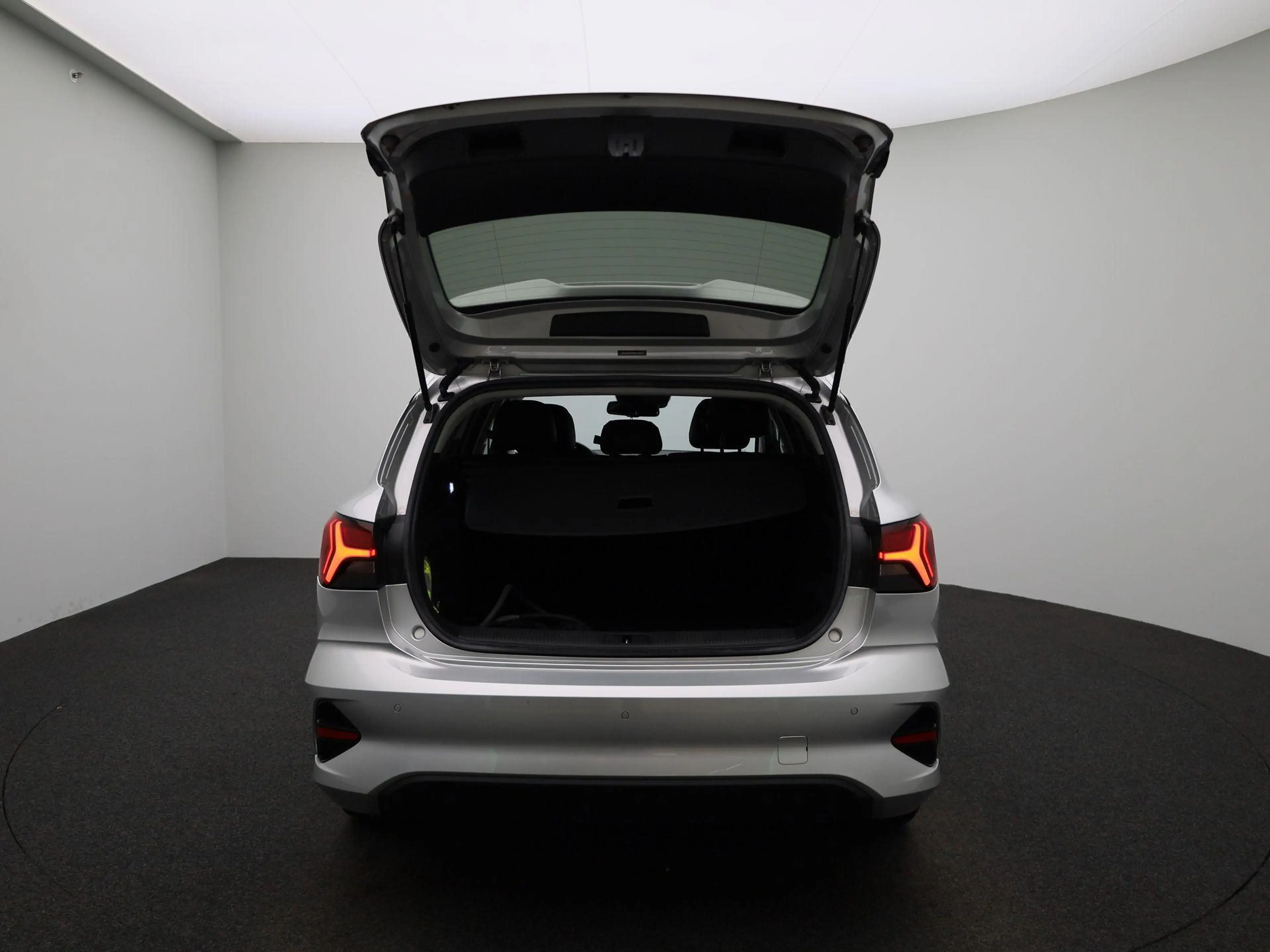 MG MG5 Long Range Luxury 61 kWh — photo 12