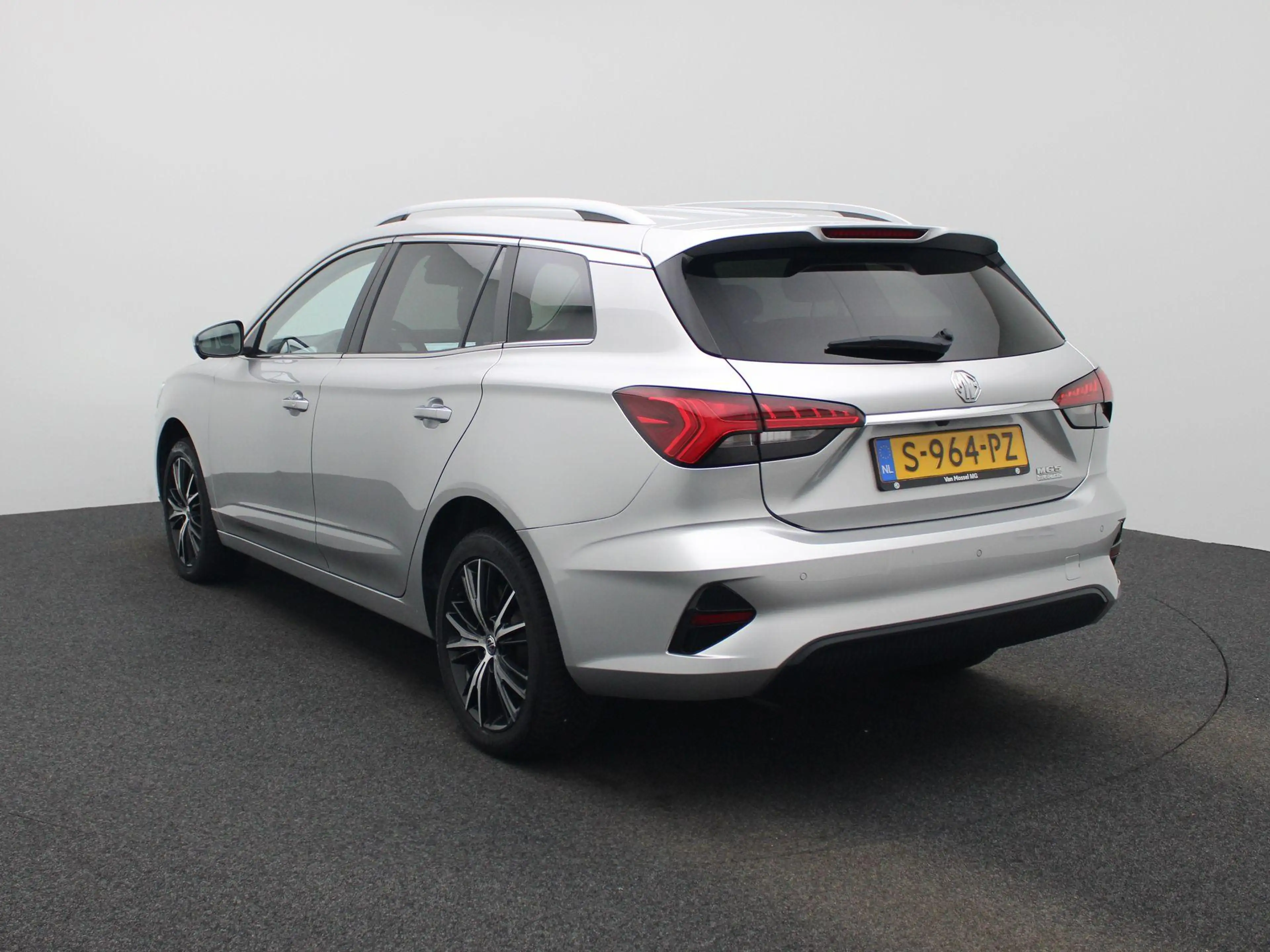 MG MG5 Long Range Luxury 61 kWh — photo 3