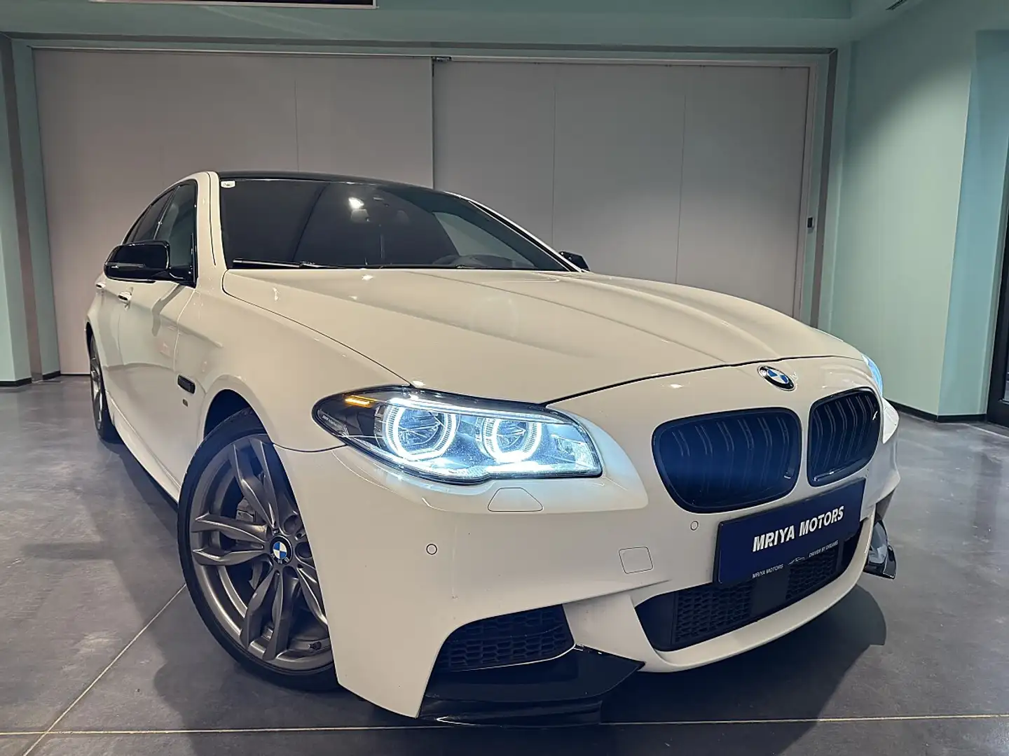 BMW M550 d xDrive | KW Variant 3 | Harman Kardon | ACC | Weiß - 1