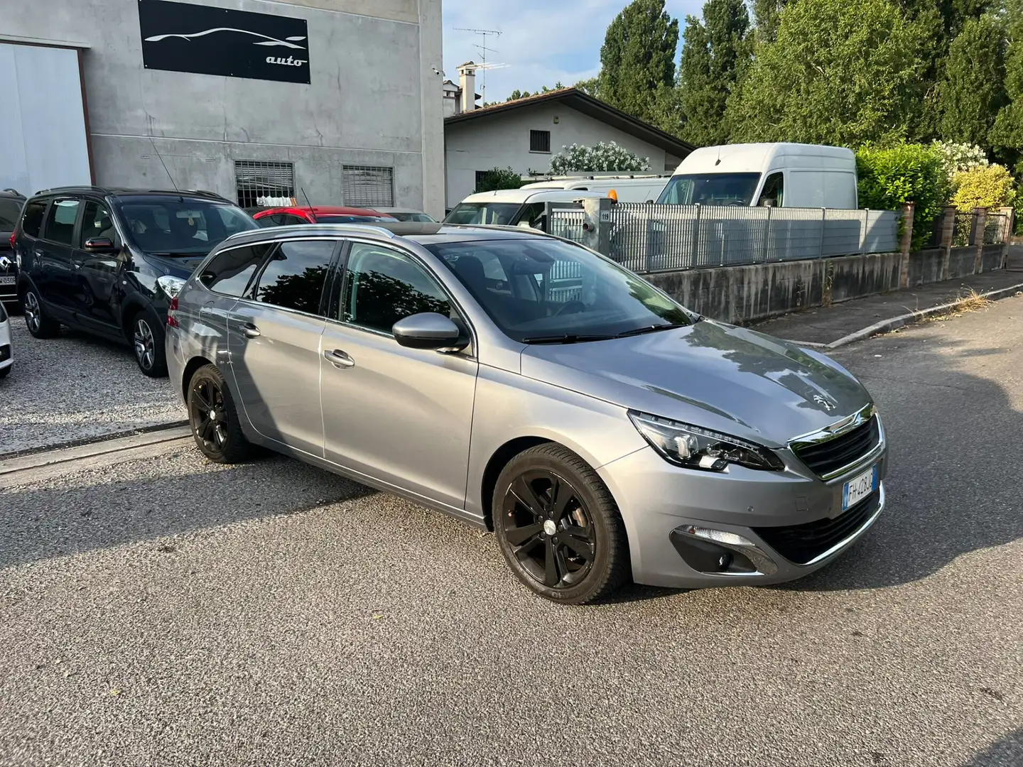 Peugeot 308 PureTech Turbo 130 S&S EAT6 SW GT Line Grau - 1
