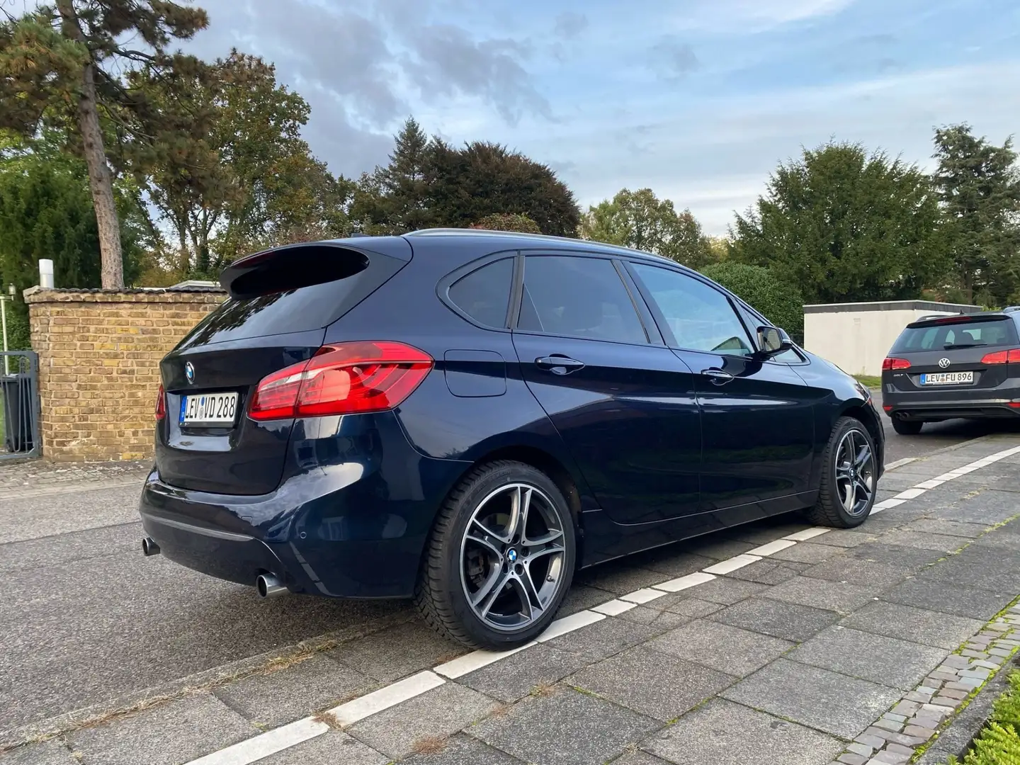 BMW 220 220d Active Tourer Luksury M/Leder/Head-up/AHK Albastru - 2