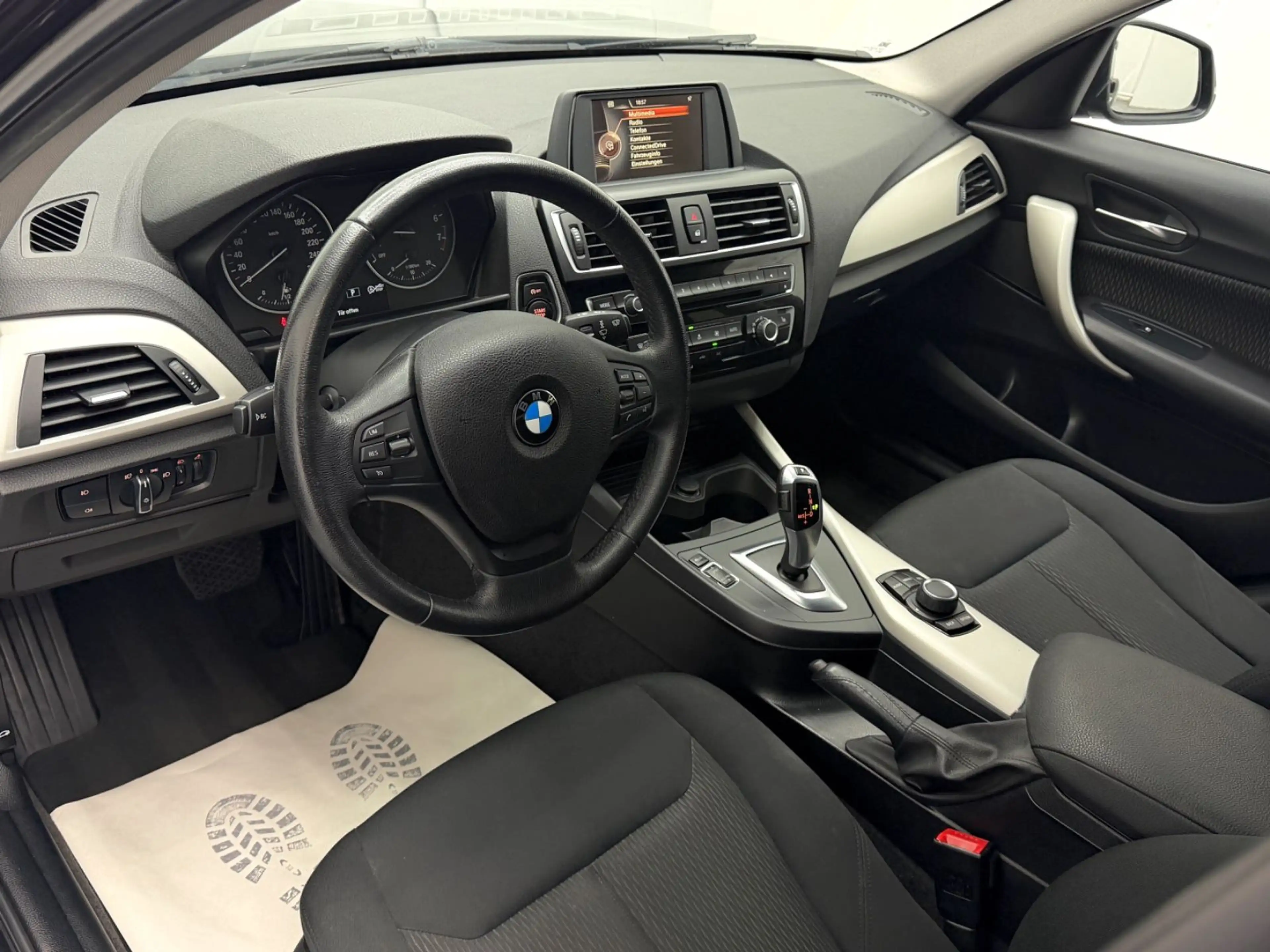 BMW 120 i Automatik|PDC|SHZ|TempoIBT|Scheckheftgepfl — photo 10