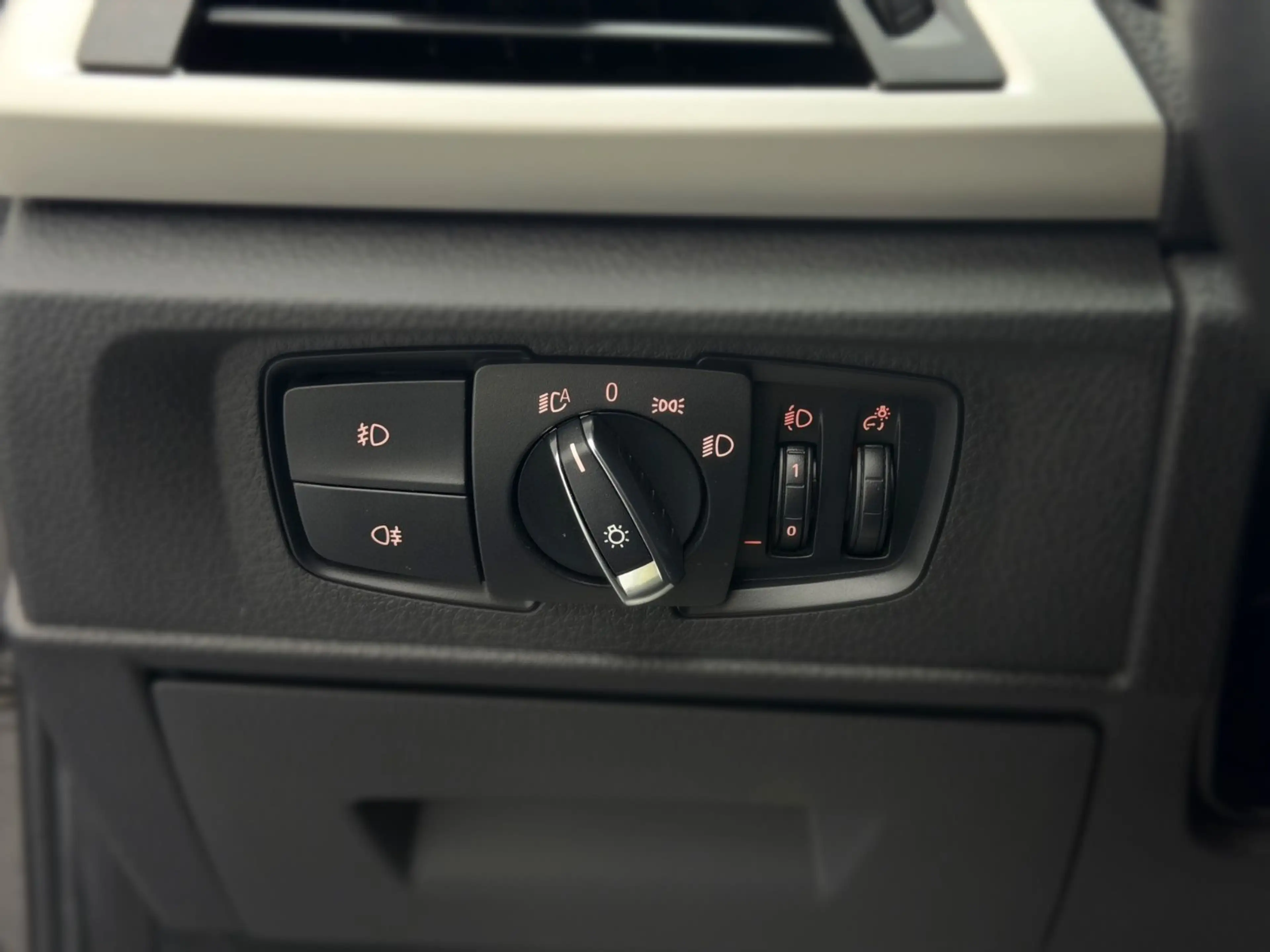 BMW 120 i Automatik|PDC|SHZ|TempoIBT|Scheckheftgepfl — photo 13