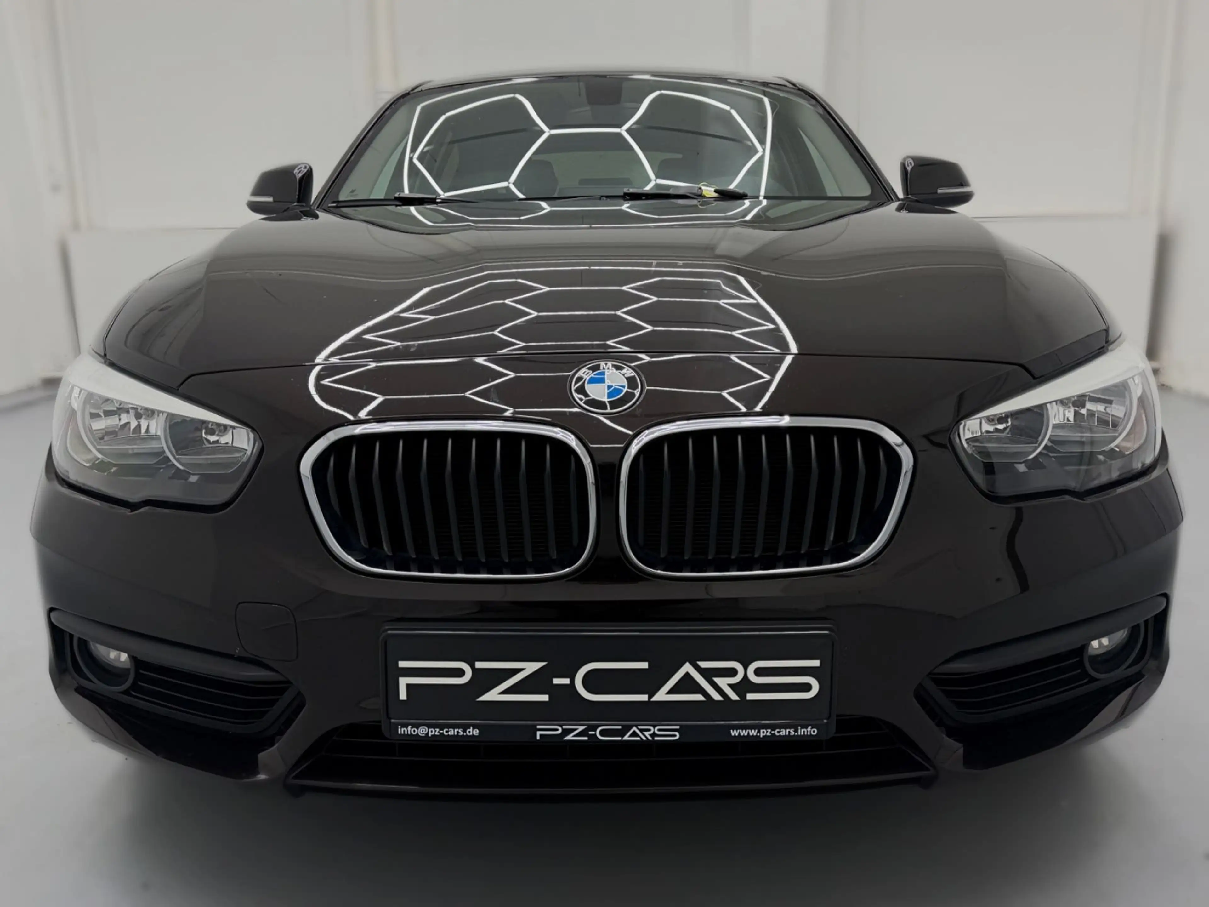 BMW 120 i Automatik|PDC|SHZ|TempoIBT|Scheckheftgepfl — photo 2