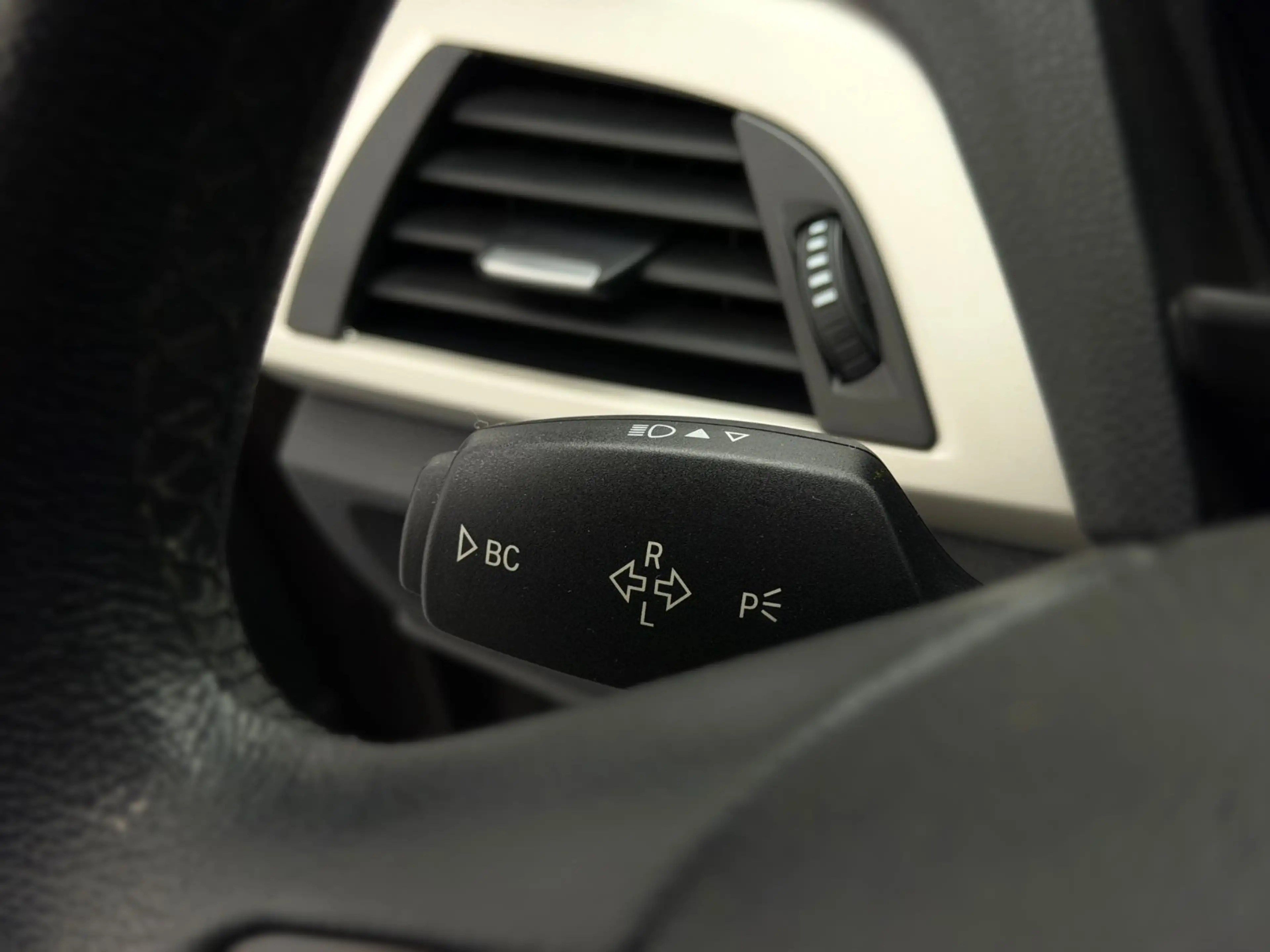 BMW 120 i Automatik|PDC|SHZ|TempoIBT|Scheckheftgepfl — photo 15