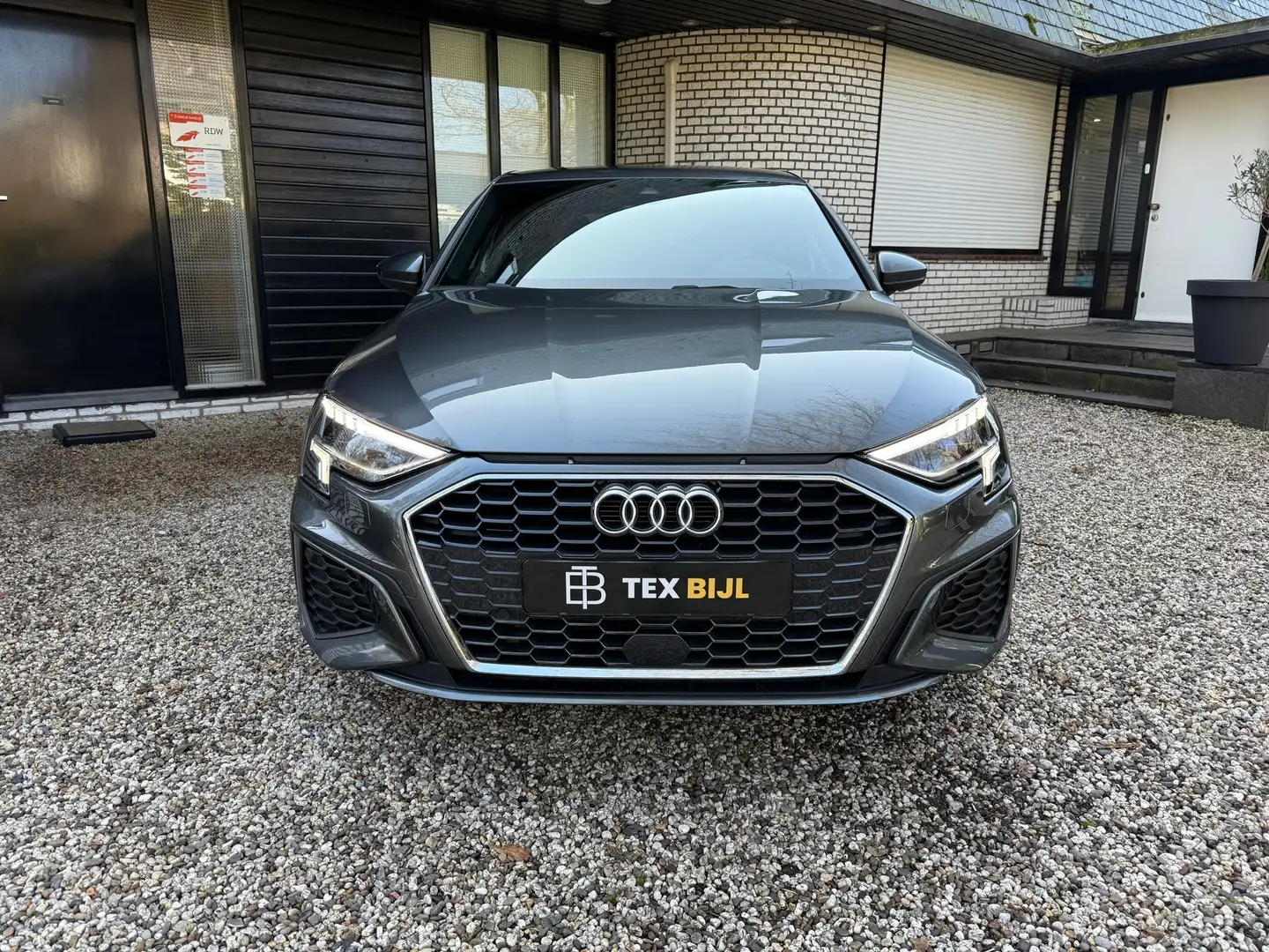 Audi A3 Sportback 40 TFSI e S-Line Gris - 2
