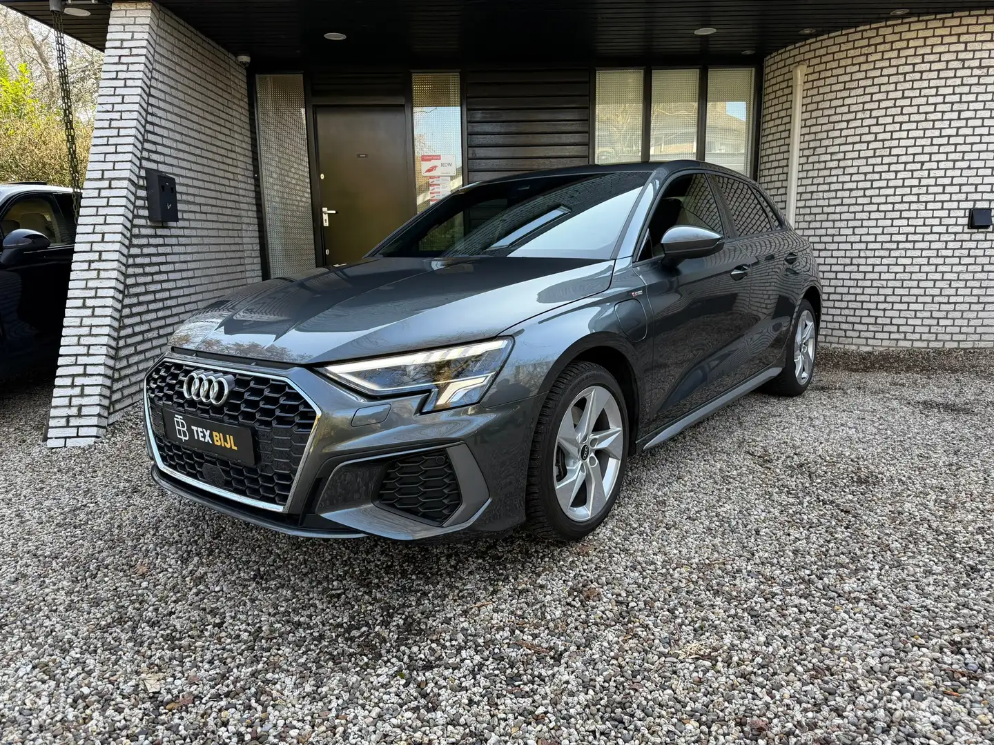 Audi A3 Sportback 40 TFSI e S-Line Gris - 1