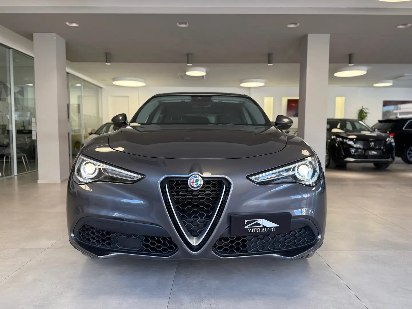 Alfa Romeo Stelvio 2.2 t Business Q4 190cv auto Grigio - 2