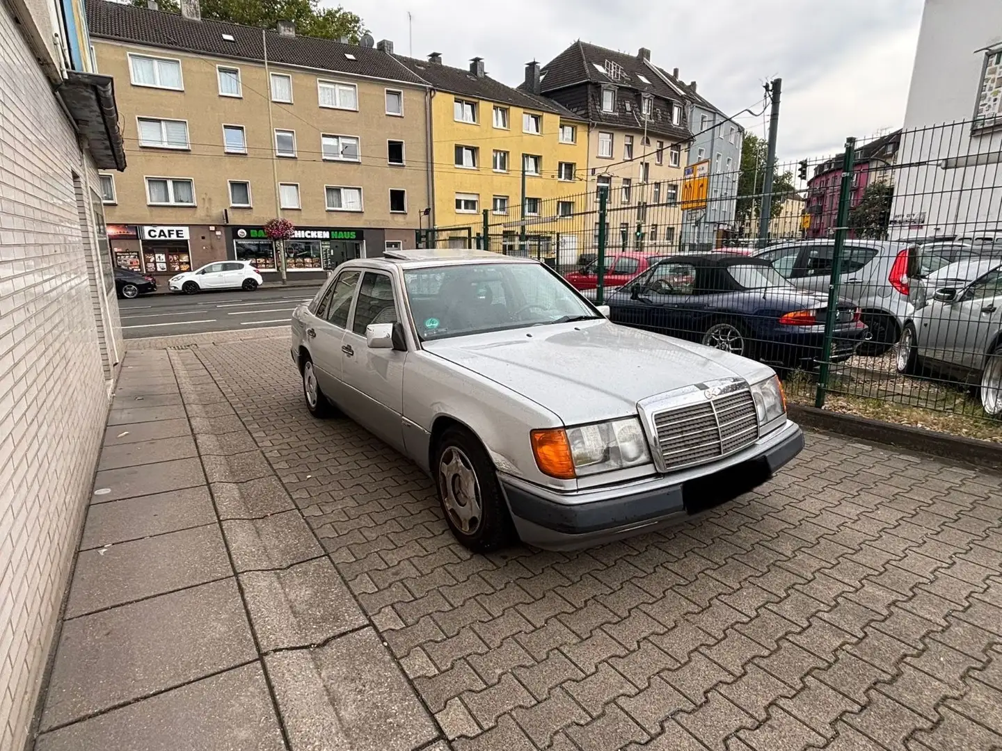 Mercedes-Benz 200 E SCHIEBEDACH*STANDZHEIZUNG* KEIN TÜV Grau - 1