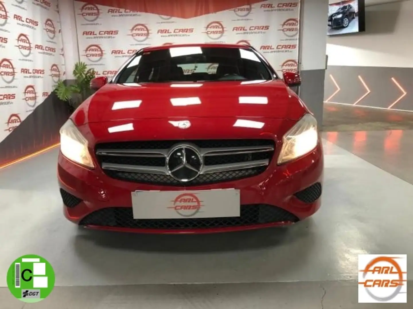 Mercedes-Benz A 180 BlueEFFICIENCY Edition Rouge - 2