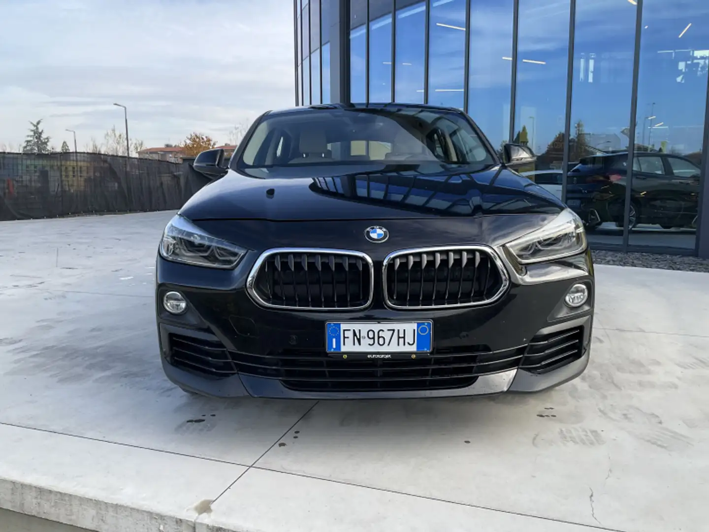 BMW X2 sDrive18d Advantage Noir - 2