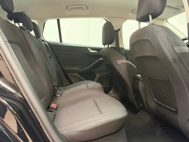 Ford Focus view 14