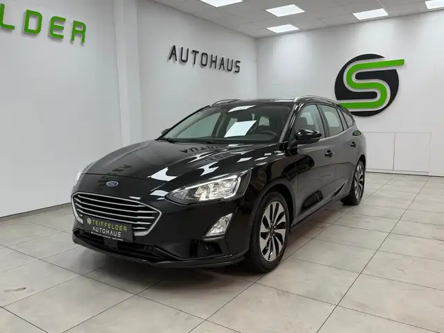 Ford Focus view 3