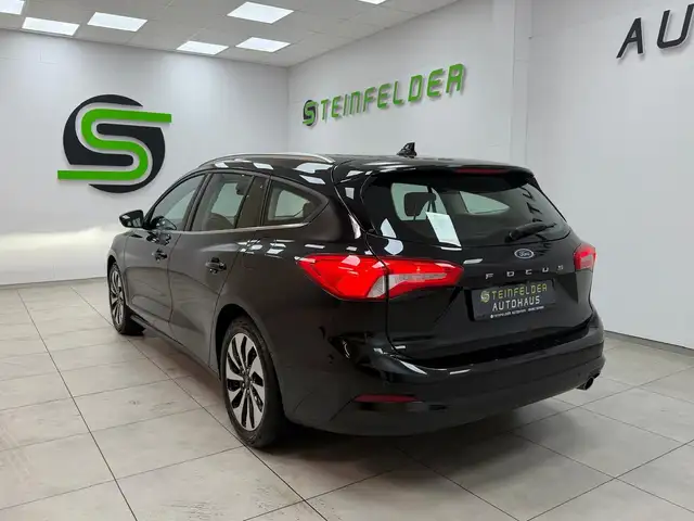 Ford Focus view 5