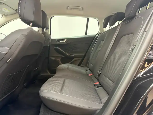 Ford Focus view 13
