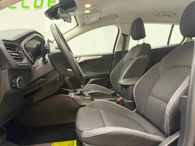 Ford Focus view 11