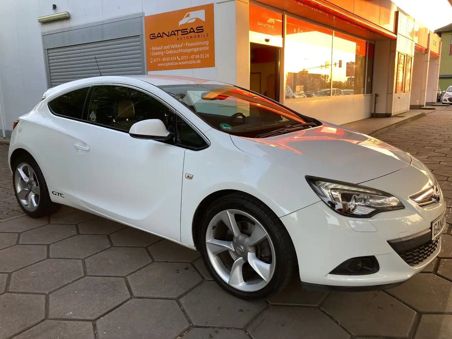 Opel Astra J GTC Innovation-Klimaaut-PDC-Xenon19 Zoll Blanc - 1