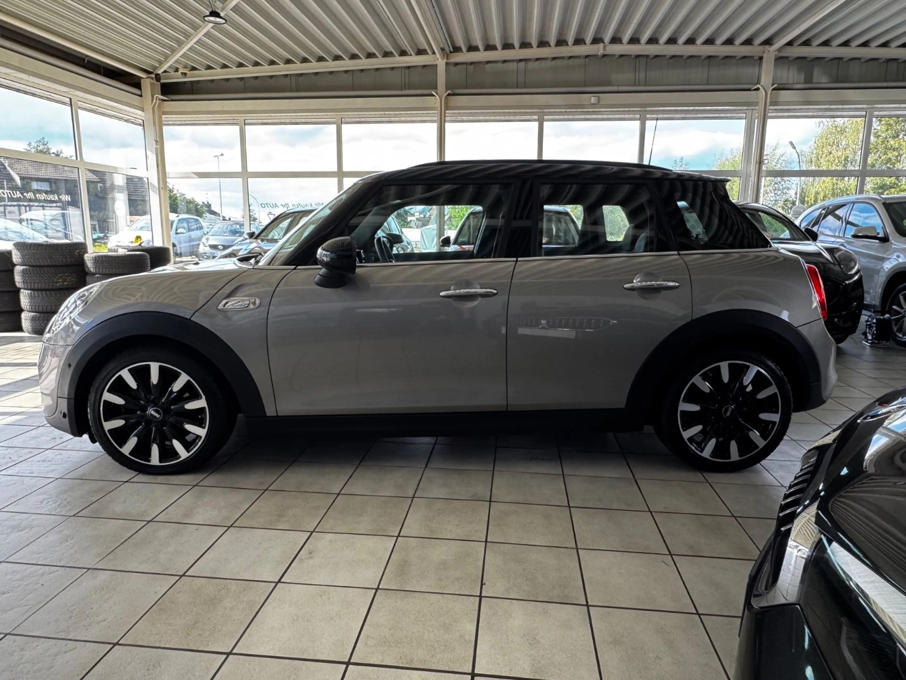 MINI Cooper SD /1.HD/LEDER/NAVI/LED/SHZ/PDC/TEL — photo 2