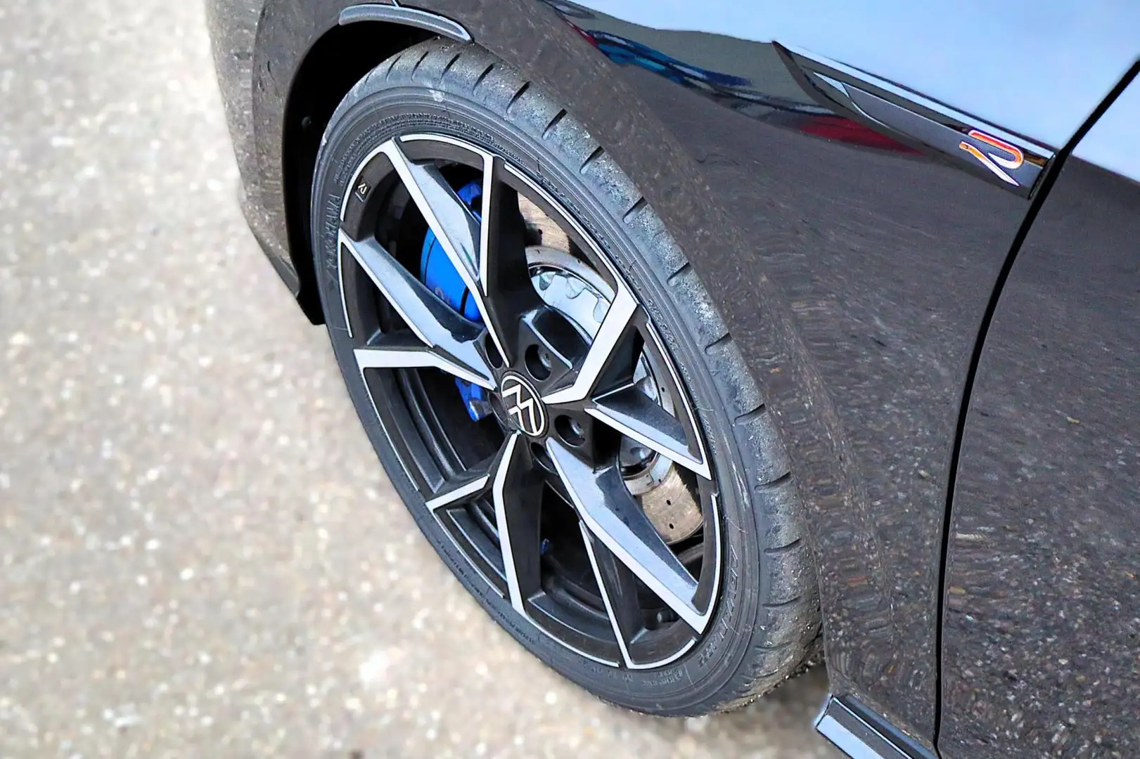 Volkswagen Golf 2.0 TSI R 4Motion BTW Performance Full Option Akra Schwarz - 2