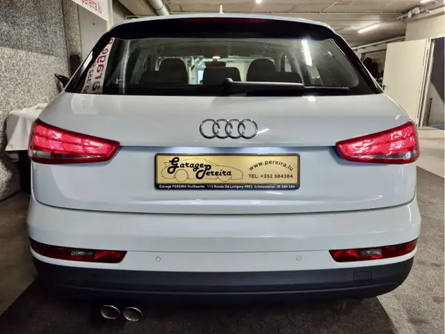 Audi Q3 view 3