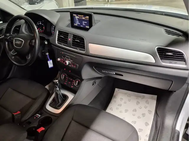 Audi Q3 view 6