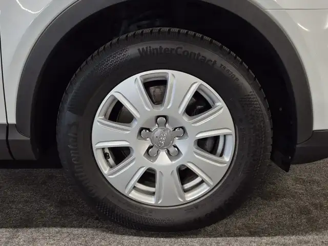 Audi Q3 view 11