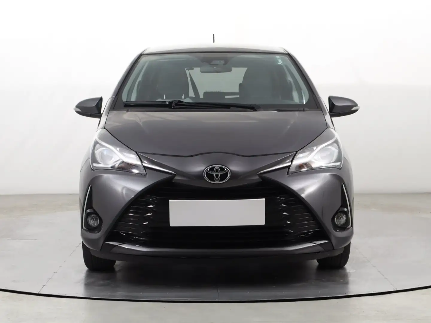 Toyota Yaris 1.5 Y20 Club Facelift Fernlichtass. Kam. Grijs - 2