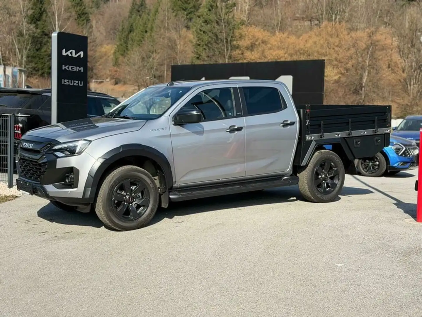 Isuzu D-Max Double Cab 4x4 V-Cross Aut. Pritsche ohne NOVA Silber - 1