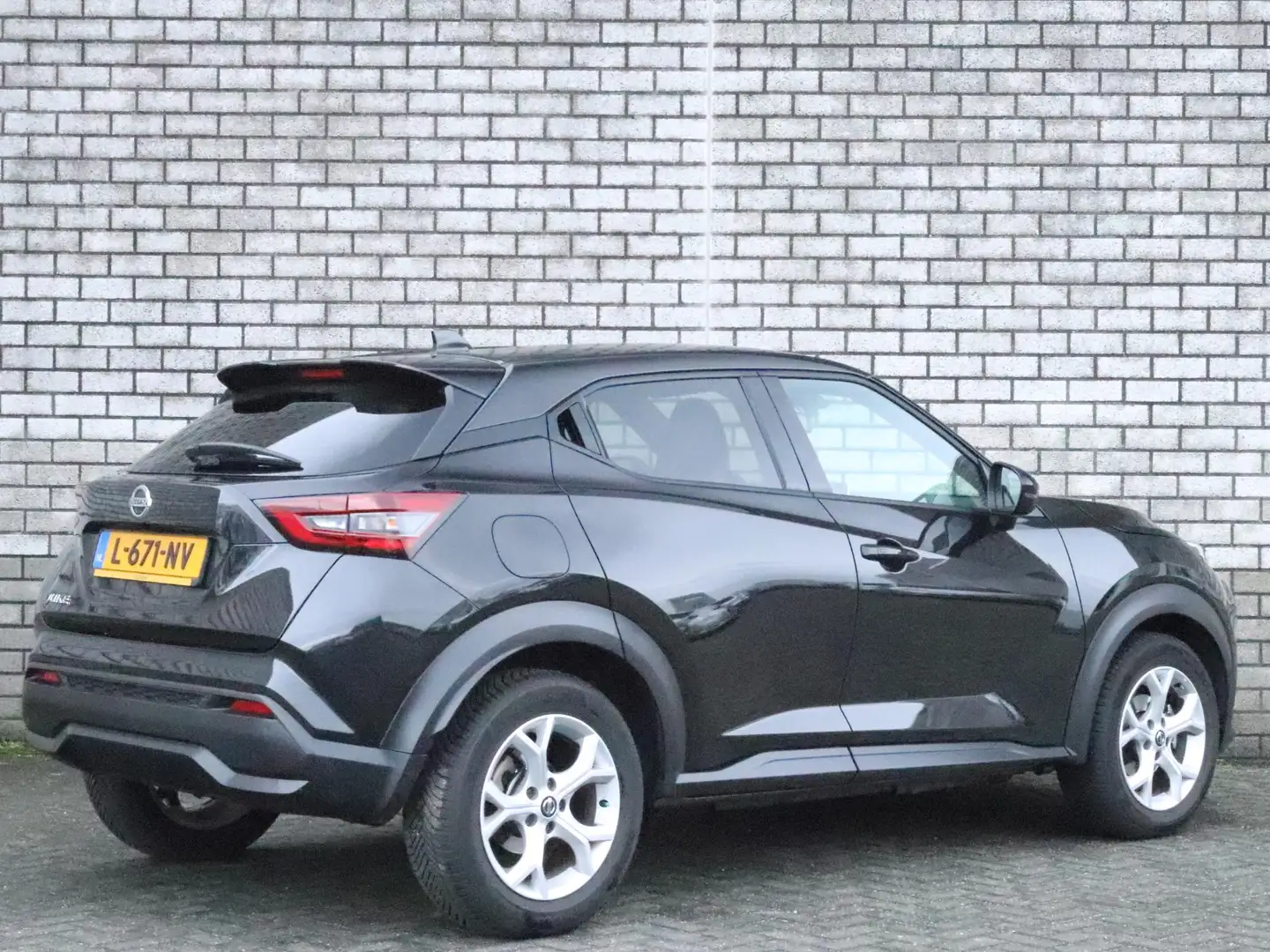Nissan Juke 1.0 DIG-T Automaat N-Connecta | Achteruitrijcamera Zwart - 2