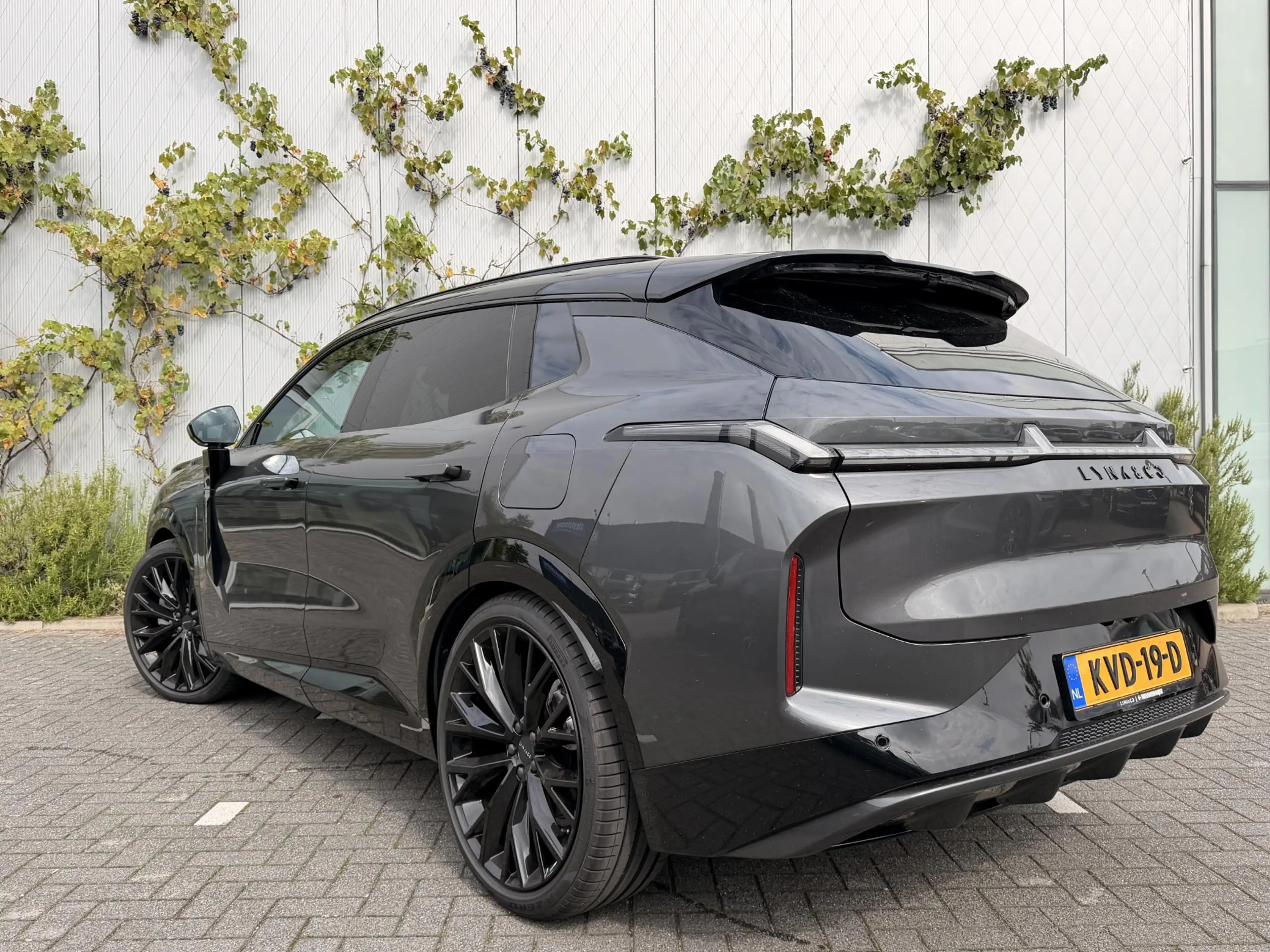 Lynk & Co 08 1.5 More |22' Wielen Black edition | HEICO Verlagi — photo 3