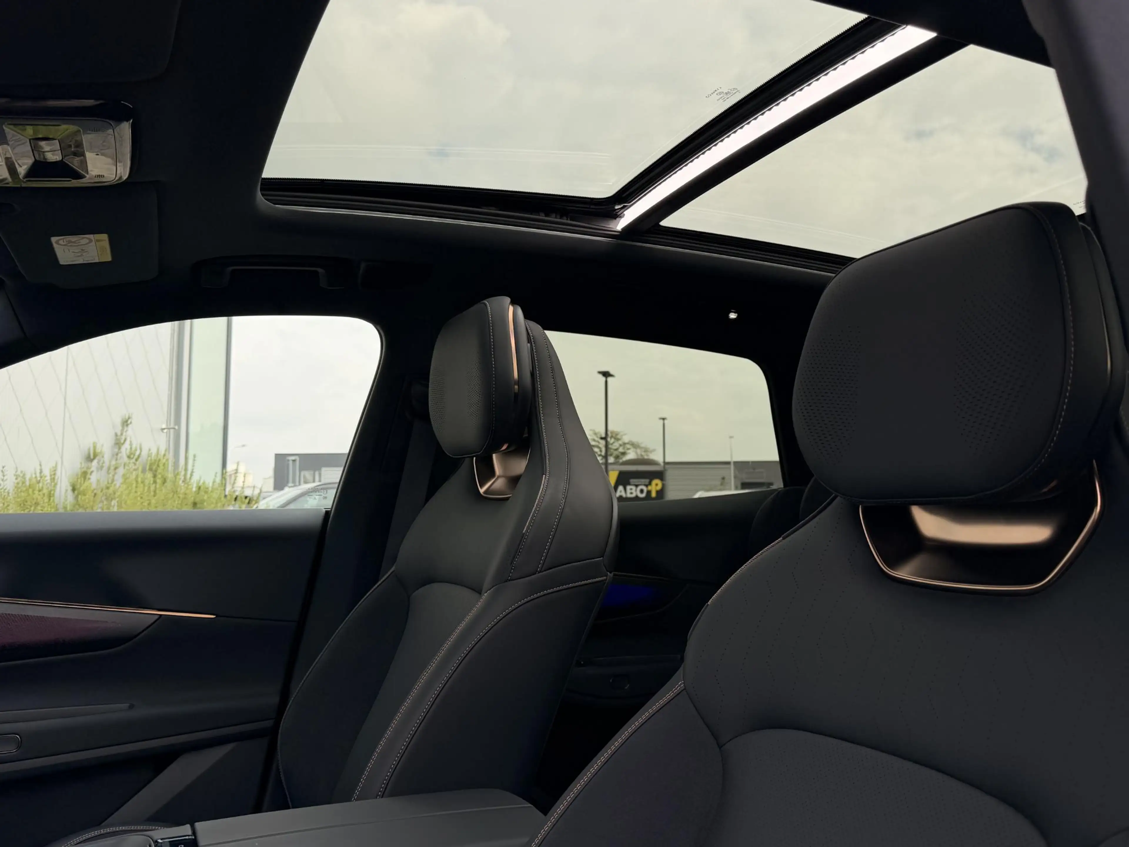 Lynk & Co 08 1.5 More |22' Wielen Black edition | HEICO Verlagi — photo 7