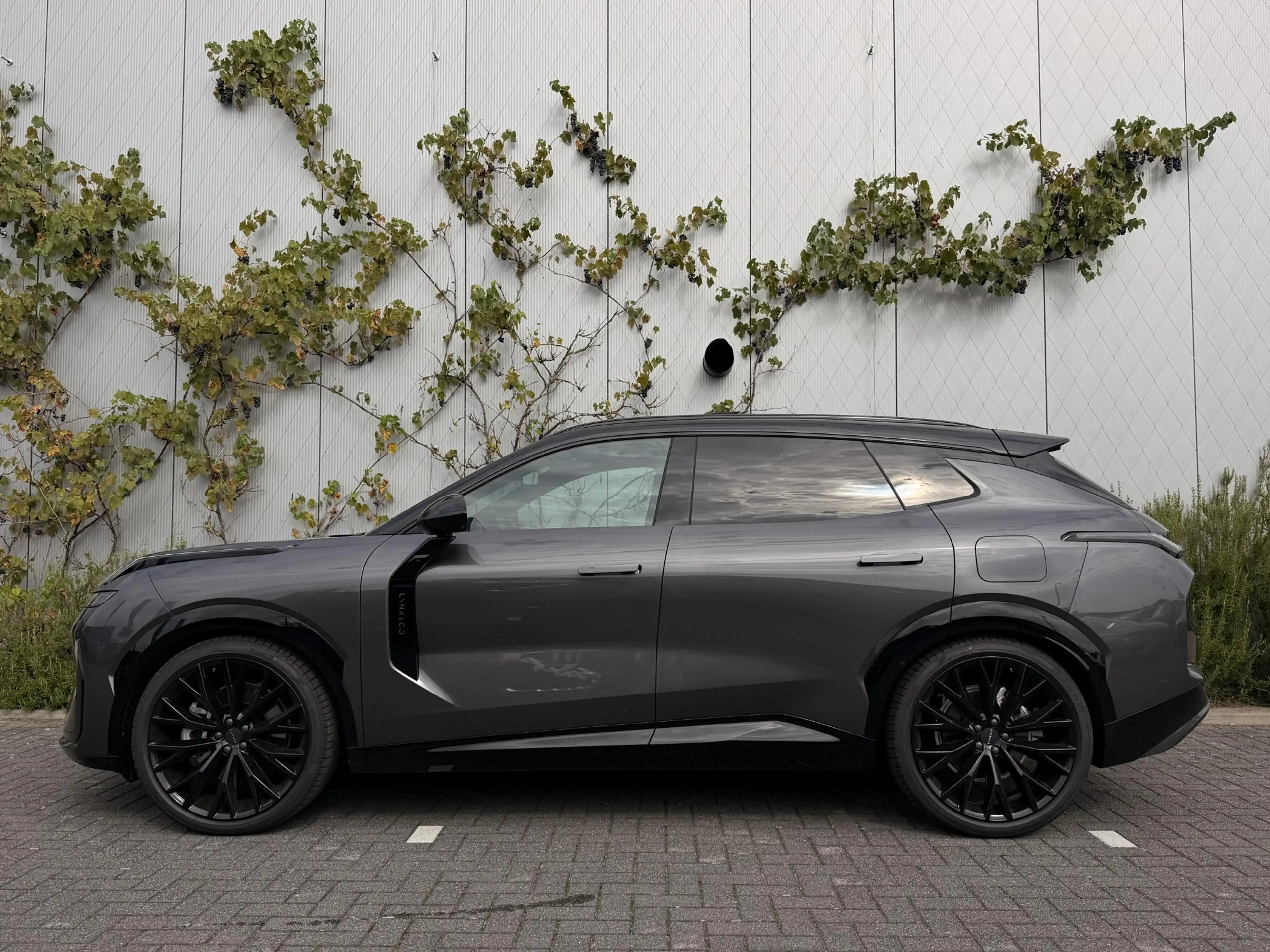 Lynk & Co 08 1.5 More |22' Wielen Black edition | HEICO Verlagi — photo 2