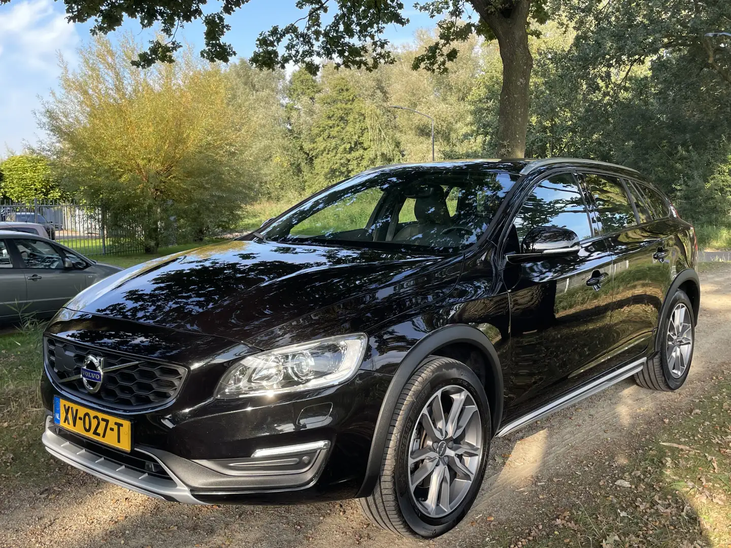 Volvo V60 Cross Country 2.0 T5 Polar+ | 1e eigenaar | Achteruitrijcamera | Noir - 2