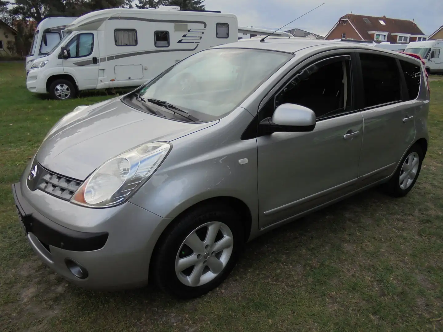 Nissan Note 1.6 tekna Automatik Klima Tüv neu 2.Hand Grau - 1