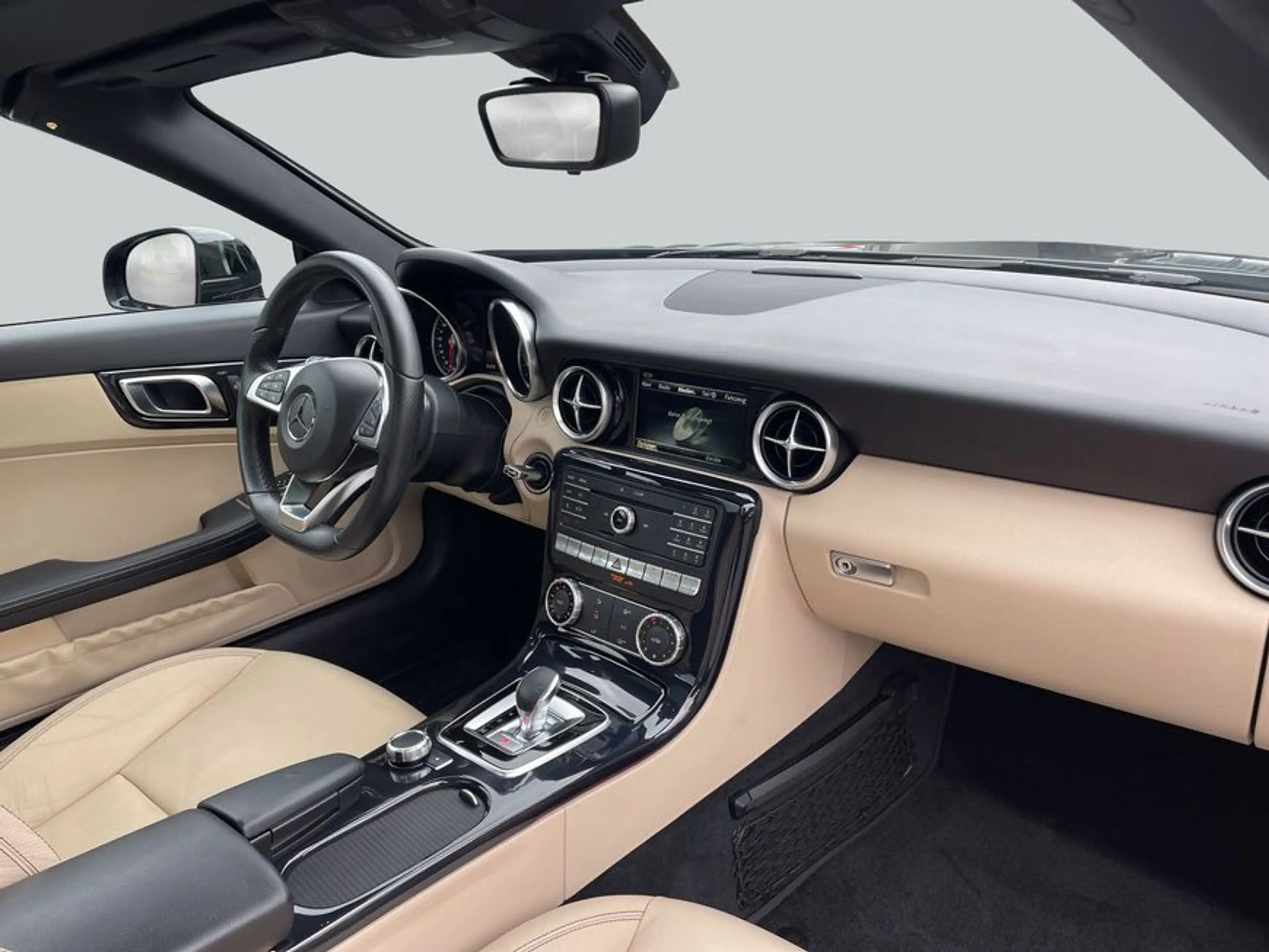 Mercedes-Benz SLC 300 SLC — photo 15
