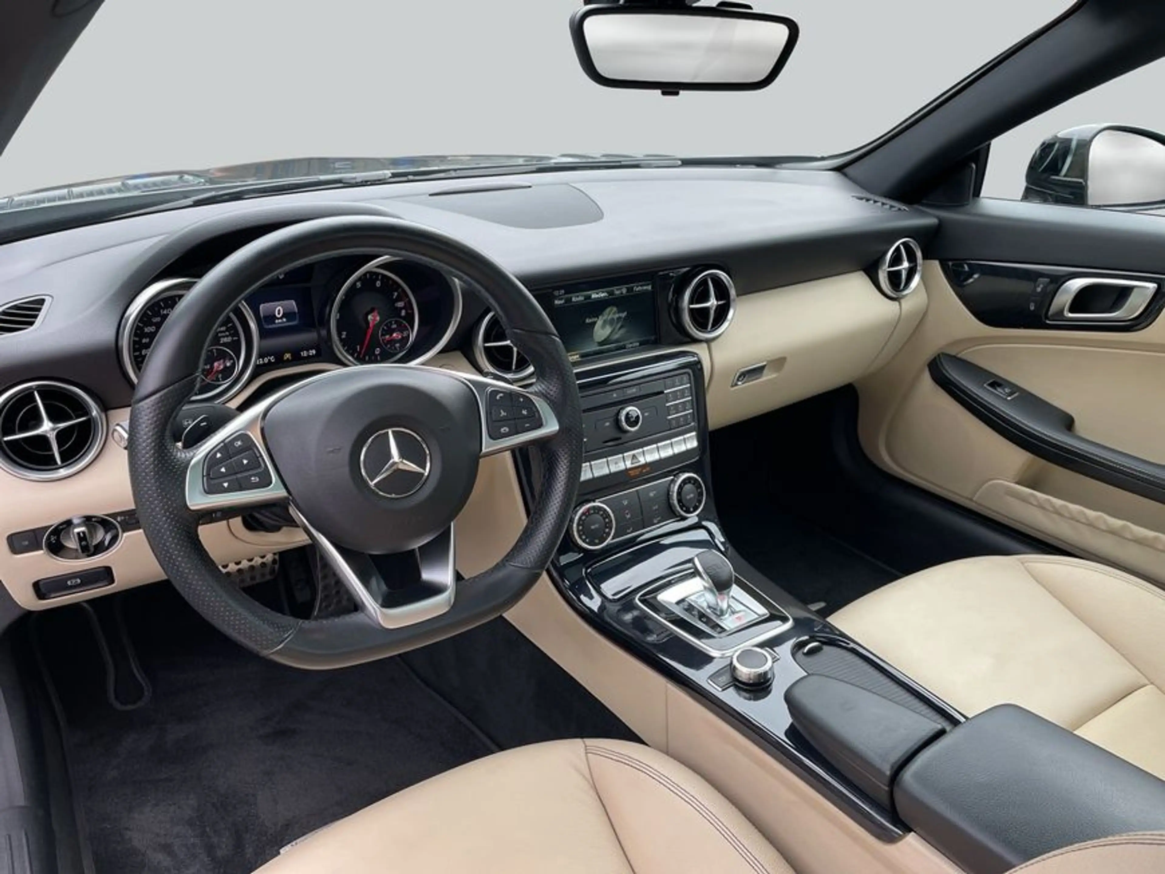 Mercedes-Benz SLC 300 SLC — photo 13